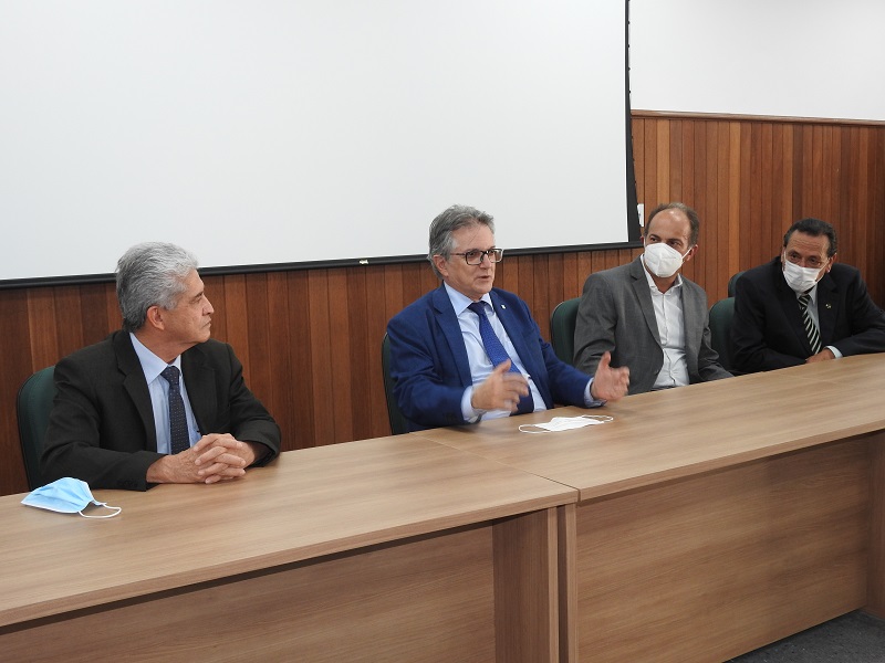 reitor-cempas---prof-meira-reitor-barretti-prof-celso-prof-teixeira.jpg reitor-cempas---prof-meira-reitor-barretti-prof-celso-prof-teixeira.jpg